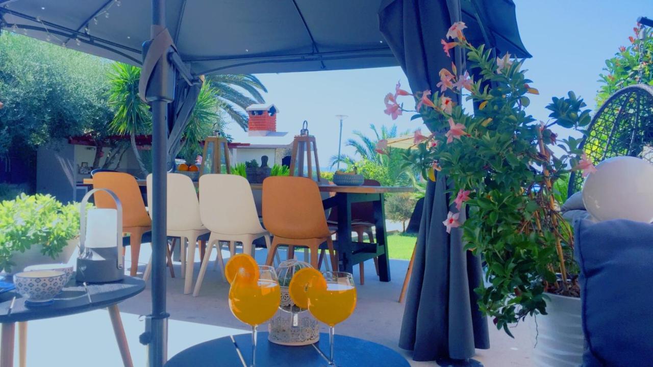 Villa Maris- Beachfront Villa With Exclusive Pool Podstrana Dış mekan fotoğraf